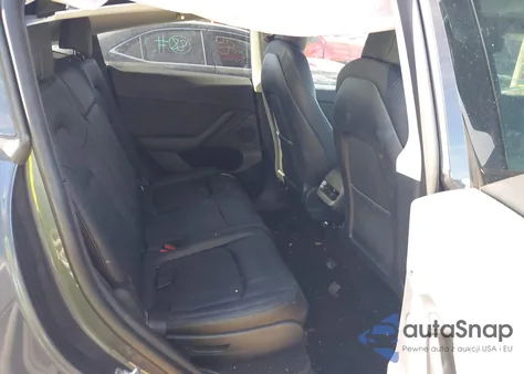 2022 Tesla Model Y Long Range Dual Motor All-Wheel Drive z USA, uszkodzony, nr VIN 7SAYGAEE1NF534290